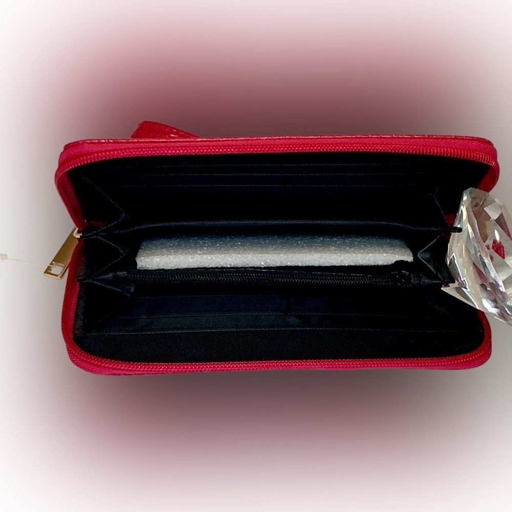 DESIGNER Luxury Pink Croc-Embossed Wristlet Wallet with Gold Emblem - Picture 4 of 5
